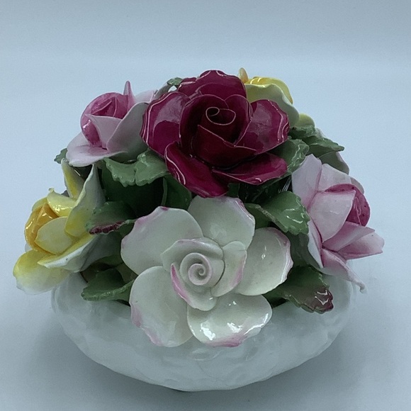 Aynsley England Hand Modeled and Painted Fine Bone China Flower Bouquet - Picture 6 of 15